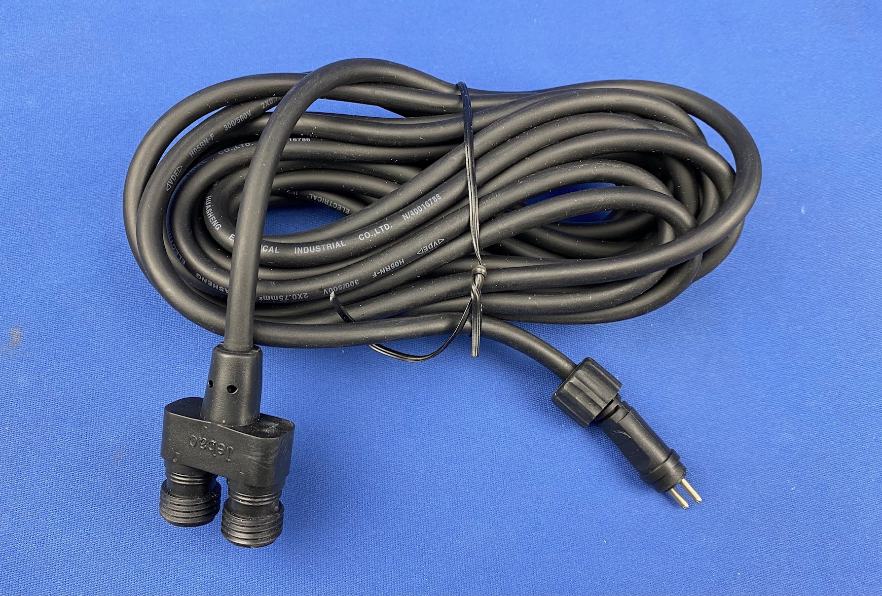 extension cord 19' with 2 outdoor connectors